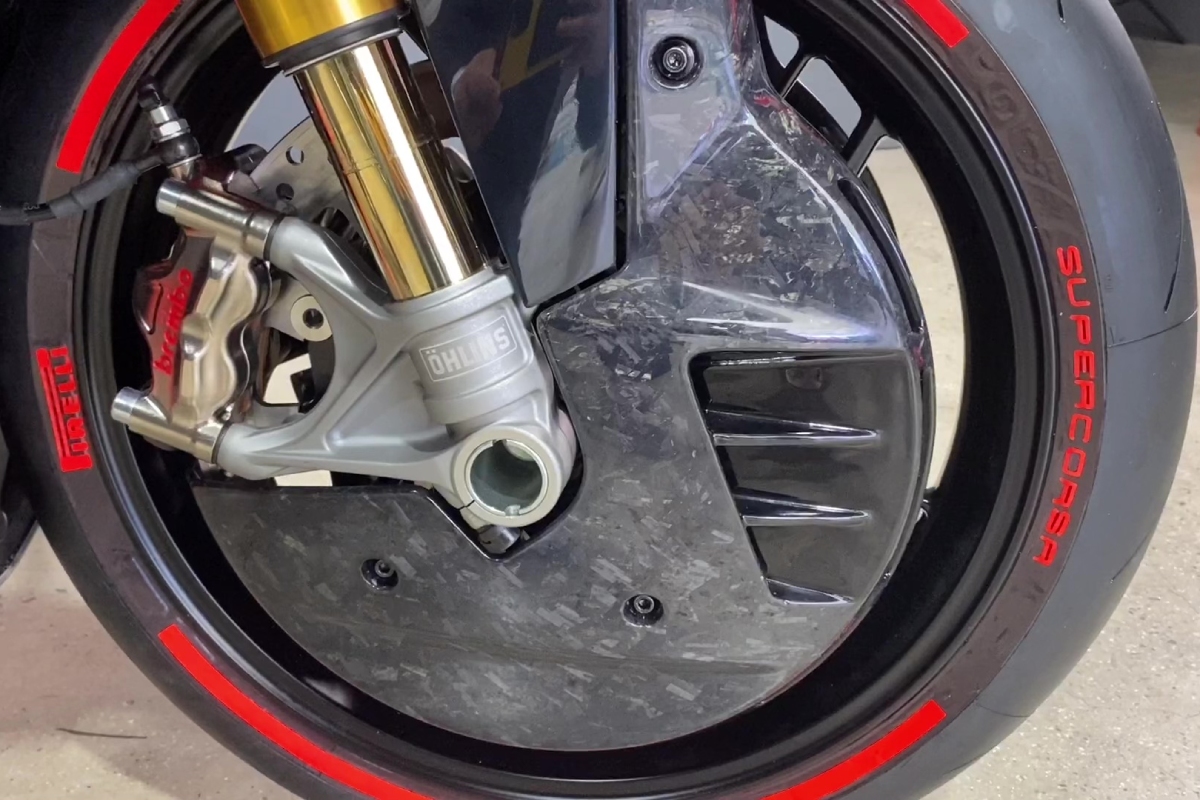 cfmoto_sr-c21_detalle_rueda_delantera