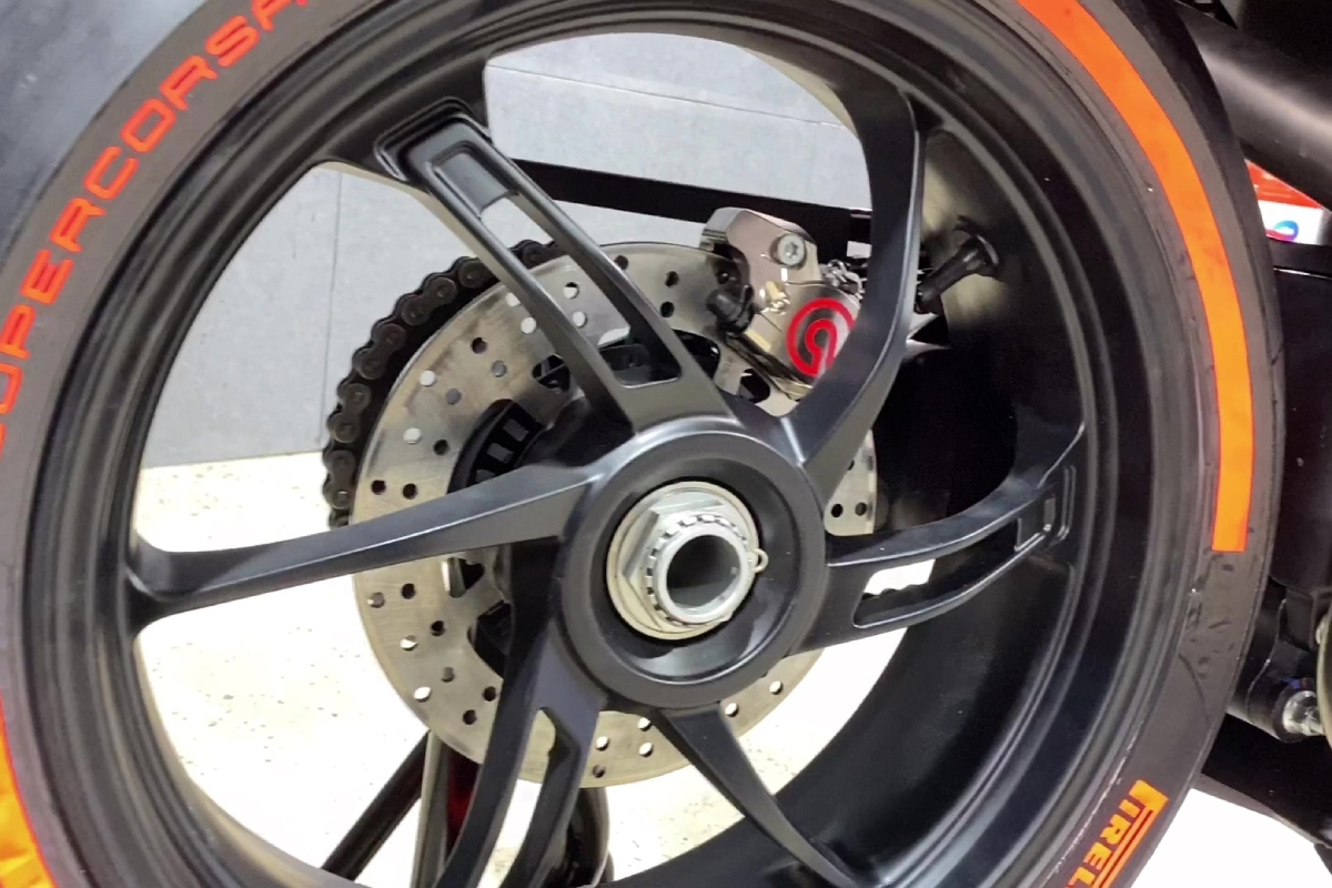 cfmoto_sr-c21_detalle_rueda_trasera