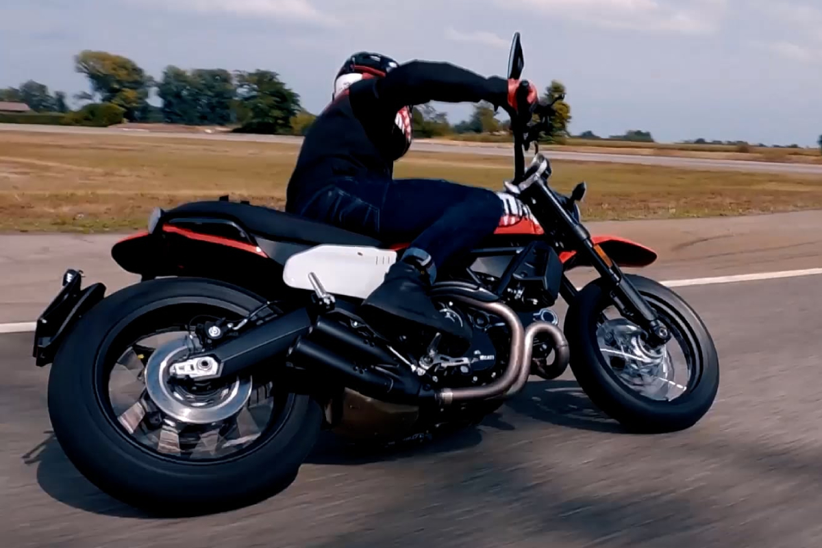 ducati_scrambler_urban_motard_tumbada