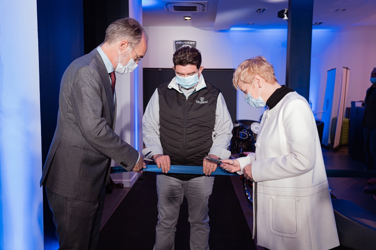 foto_peugeotmotocycles_inauguracion_internacional_flagship_1
