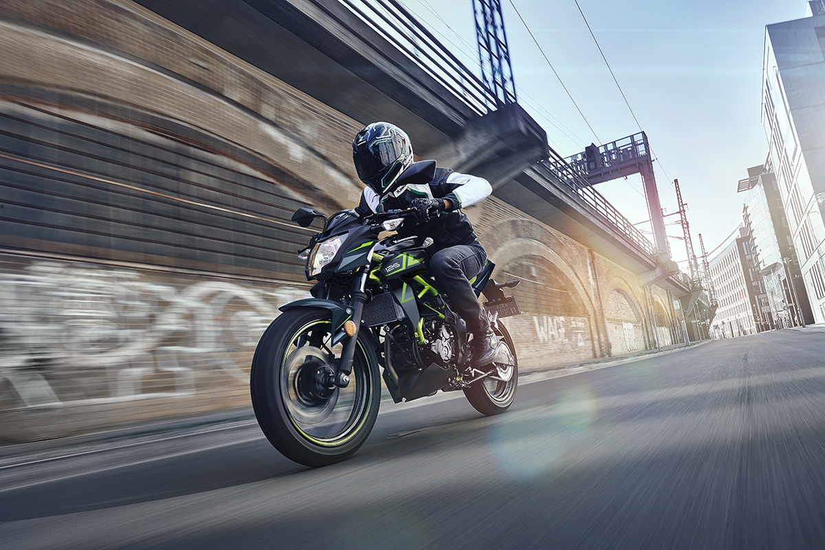 kawasaki_z125_2022_calles_ciudad
