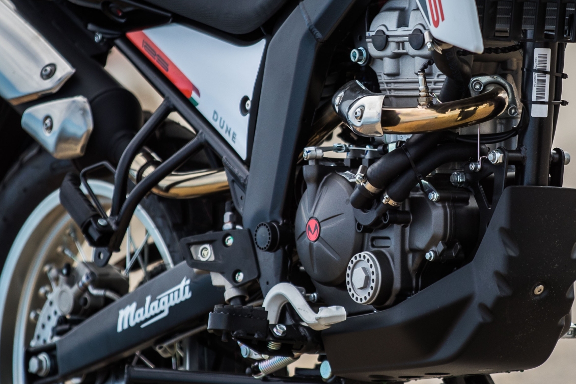 malaguti_dune125_detalle_motor_suspension_trasera