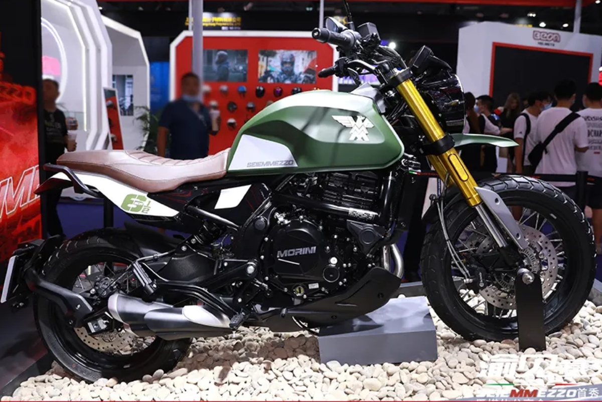 La nueva Moto Morini Seiemezzo Scrambler se distingue por su color en acabado mate