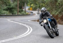 salt_motorcycles_two_stroke_en_carretera