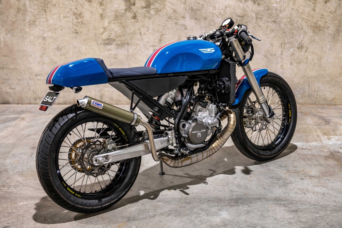salt_motorcycles_two_stroke_tres_cuartos_trasera