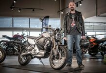 Mike Philips recibe una nueva Super Soco TC Max tras el robo