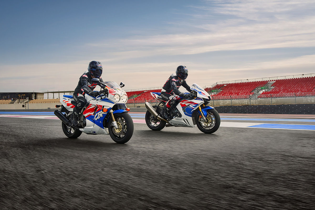 Pasado y presente de la saga Fireblade rodando lado a lado