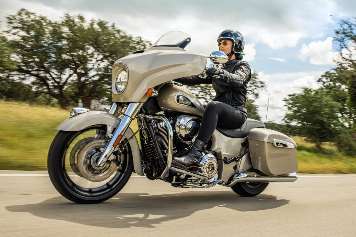 Indian Chieftain Limited, con el único color que tendrá en 2022: Plata Quartz Metalizado