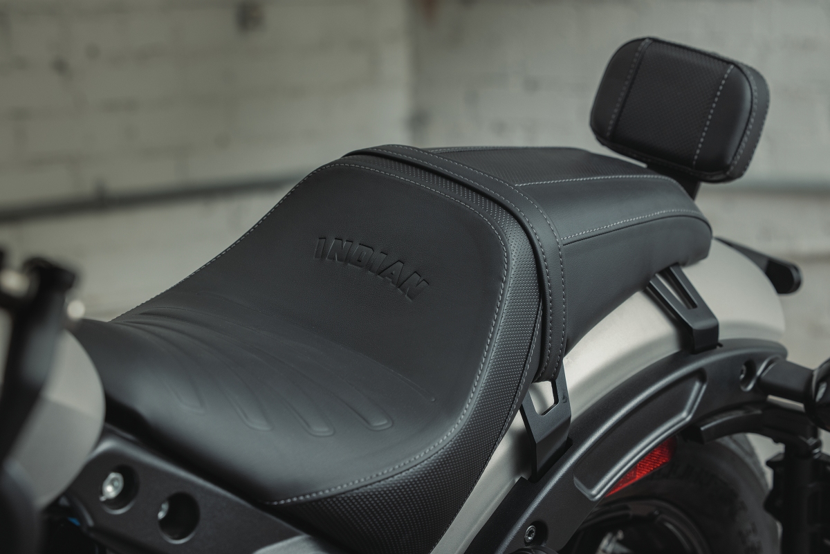 2022-imc-scout-bobber-accy-silver-quartz-smoke-detail-0037