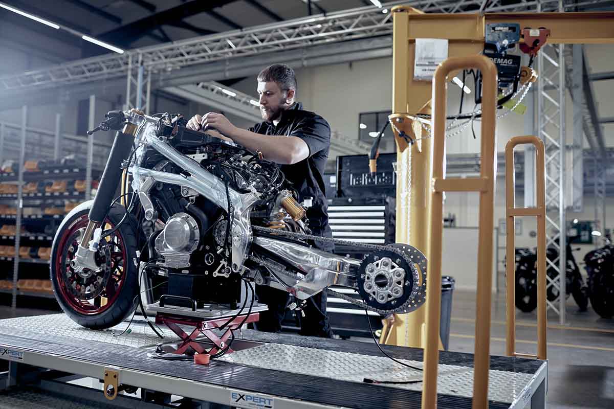 La cadena de producción permitirá crear 8.000 motos al año