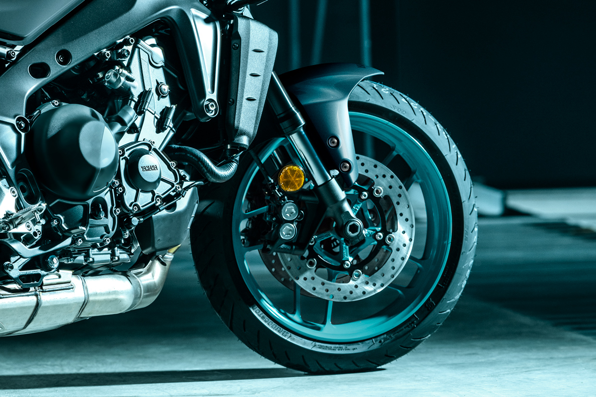 detalle-motor-horquilla-delantera-nueva-yamaha-mt-09-2022