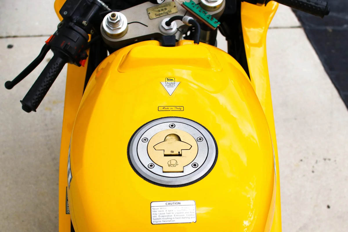 En comparación con las superbike del momento era una moto muy estrecha