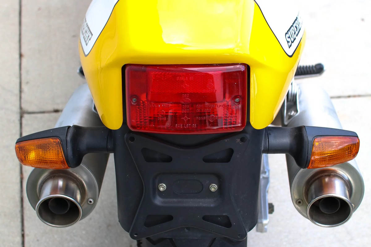 Vista trasera de la Ducati Superligth