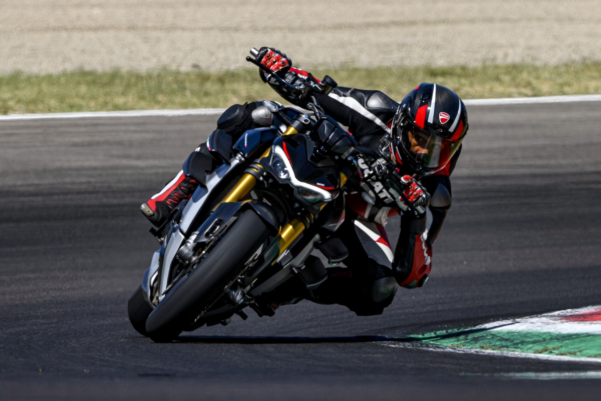ducati_streetfighter_v4_sp_dominio_en_curvas
