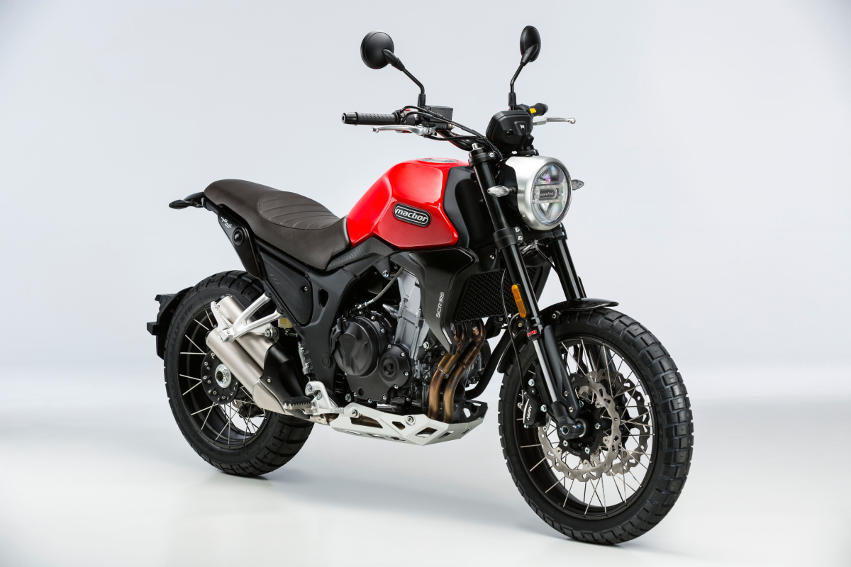 Macbor Eight Mile 500 Scrambler 2022 en color rojo metalizado