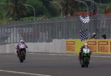 Jonathan Rea y Razgatlioglu Toprak en la línea de meta
