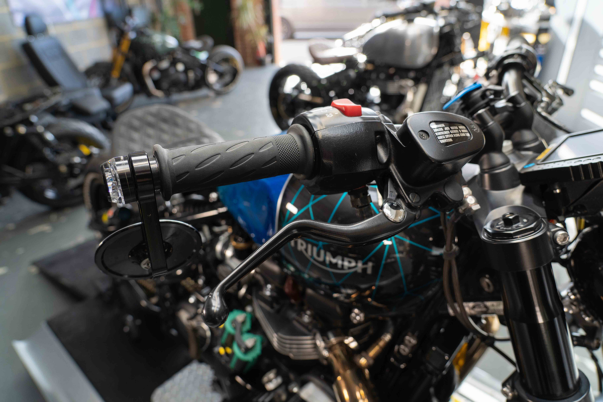 moto-bobber-mas-rapida-del-mundo-detalle-acelerador