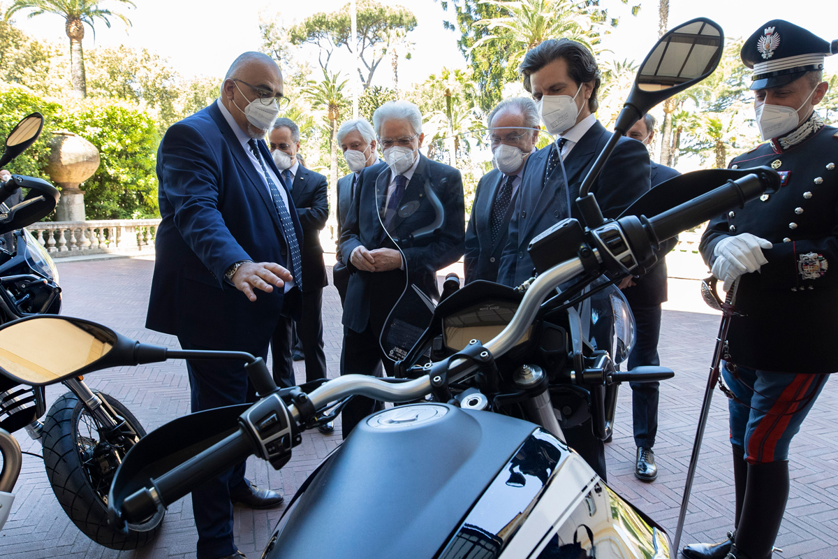 moto-guzzi-v85-tt-guardia-d-onore-presentacion-detalles