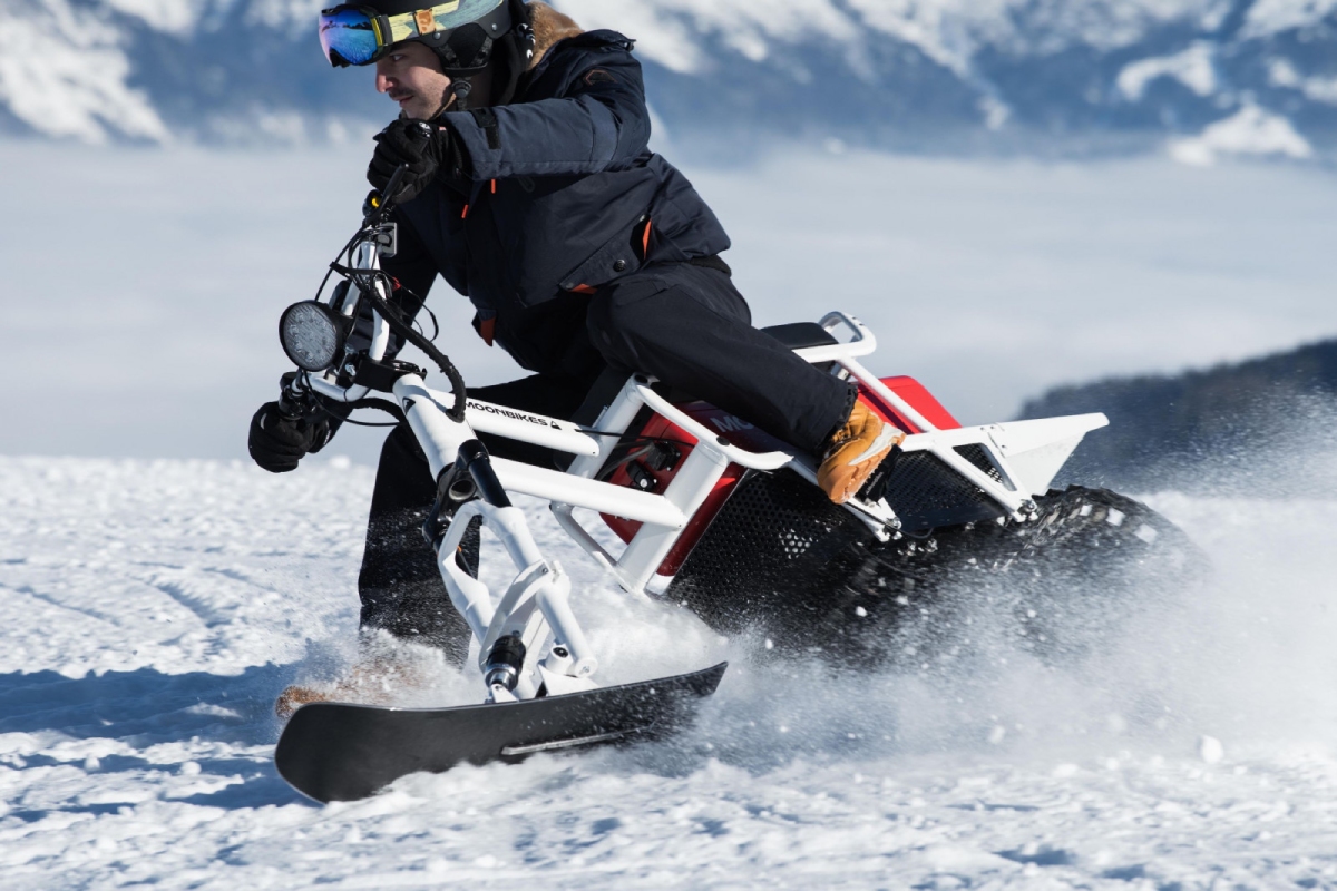 moto_de_nieve_electrica_moonbike_divertida