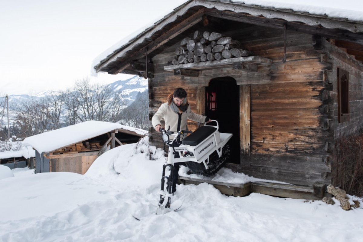 moto_de_nieve_electrica_moonbike_ligera