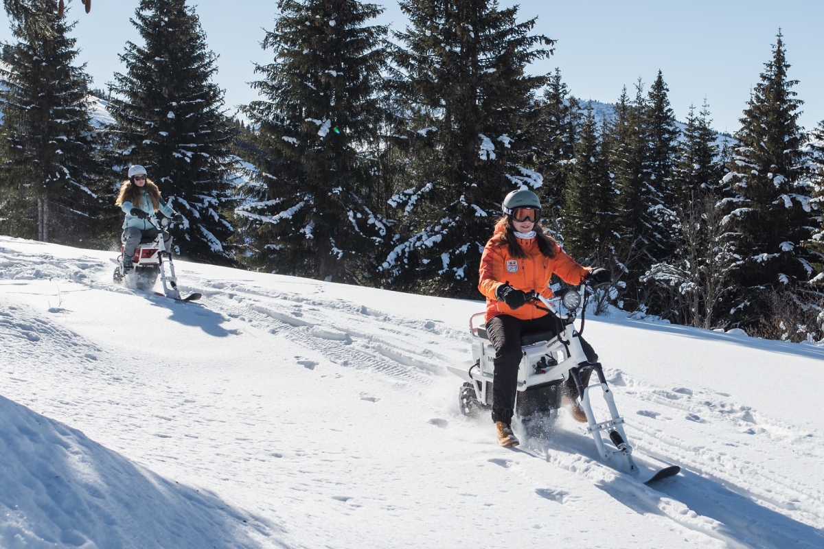 moto_de_nieve_electrica_moonbike_probando