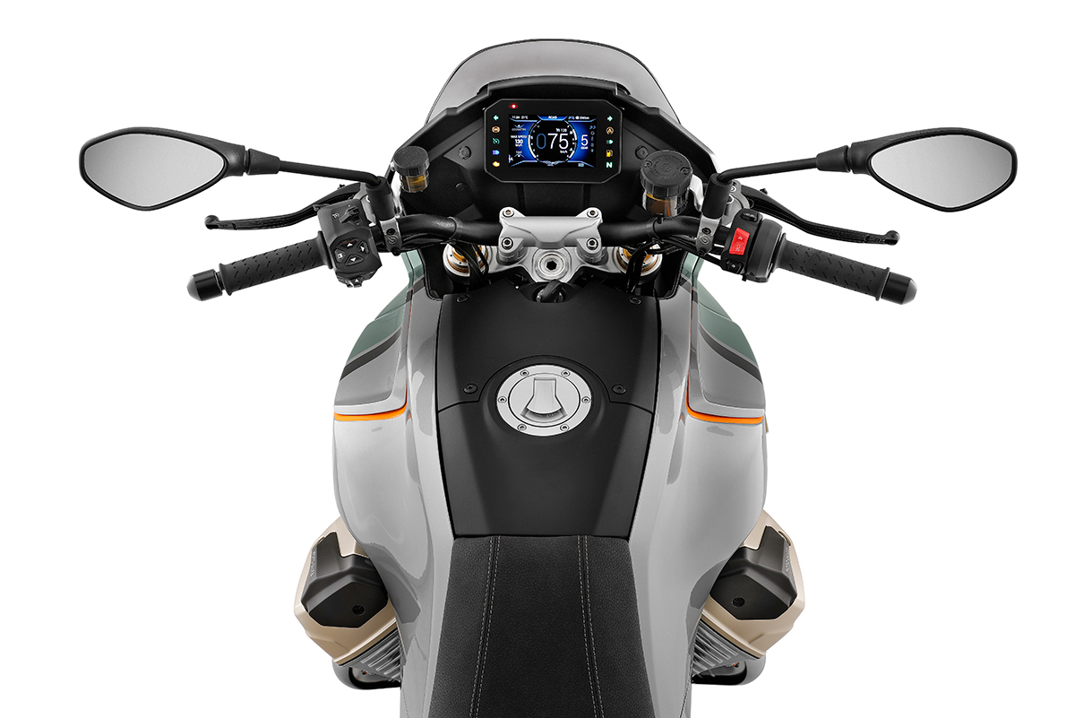 moto_guzzi_v100_mandello_punto_de_vista_del_piloto