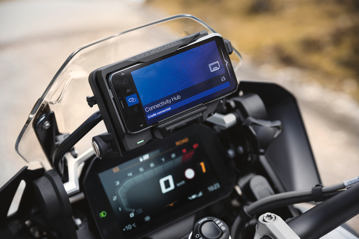 nuevo-soporte-smartphone-para-motos-bmw-connectedride-cradle-conexion