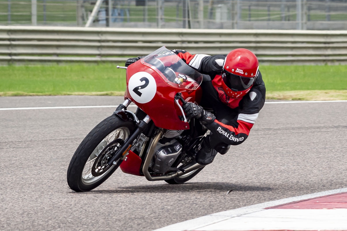 royal_enfield_gt_cup_racer_650_circuito