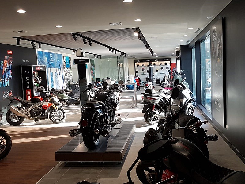 Una forma diferente de estrenar moto a medio camino entre nueva y vieja