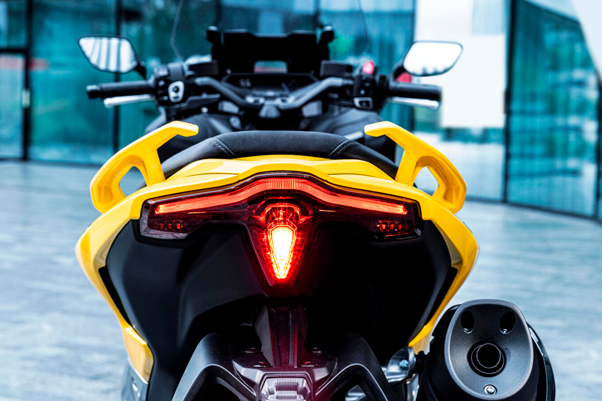 yamaha-tmax-2022-extreme-yellow-zaga