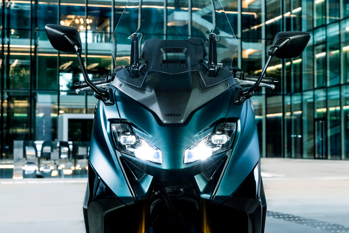 yamaha-tmax-tech-max-2022-dark-petrol-detalle-frontal