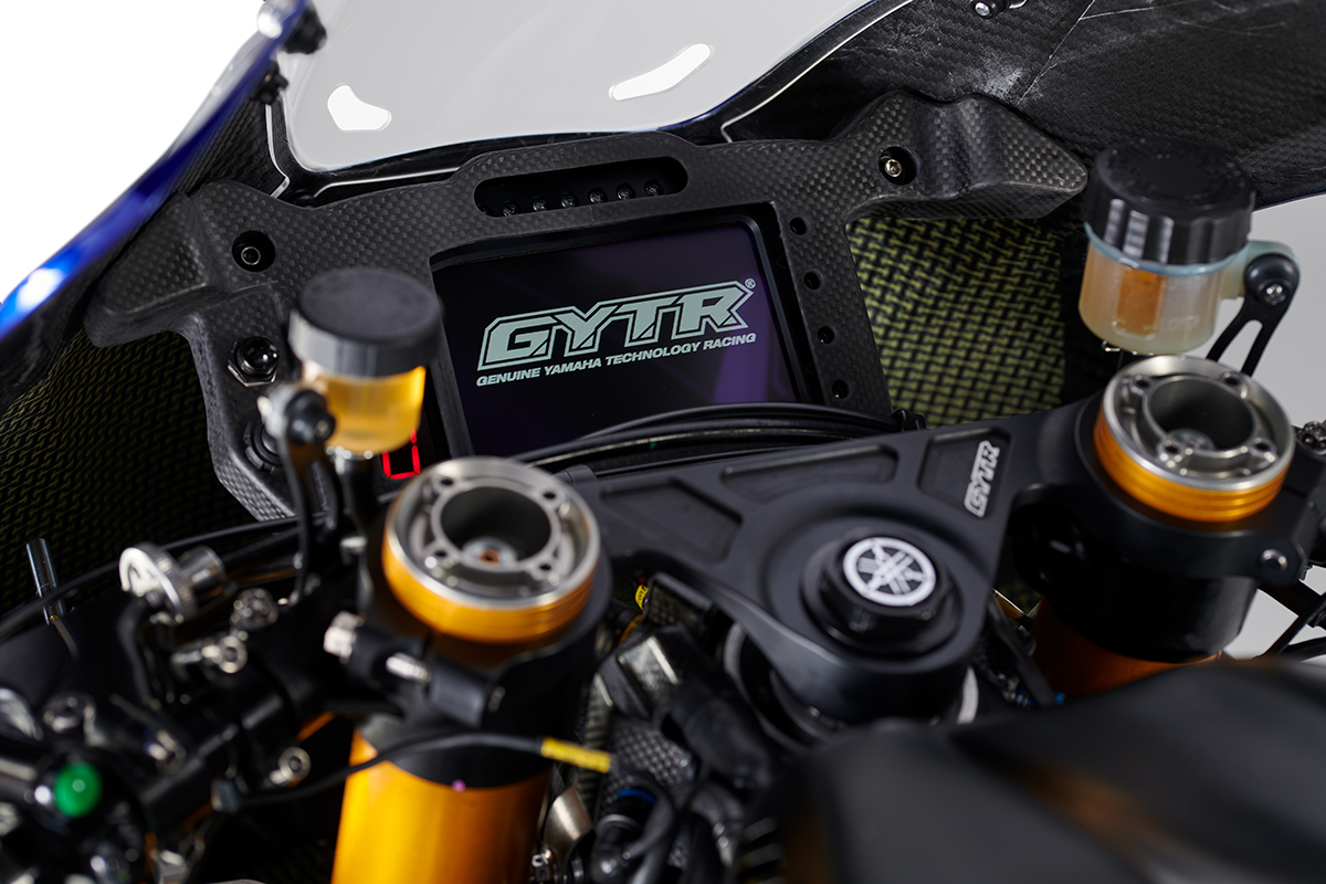 yamaha_vr46_r1_gytr_detalle_instrumentos