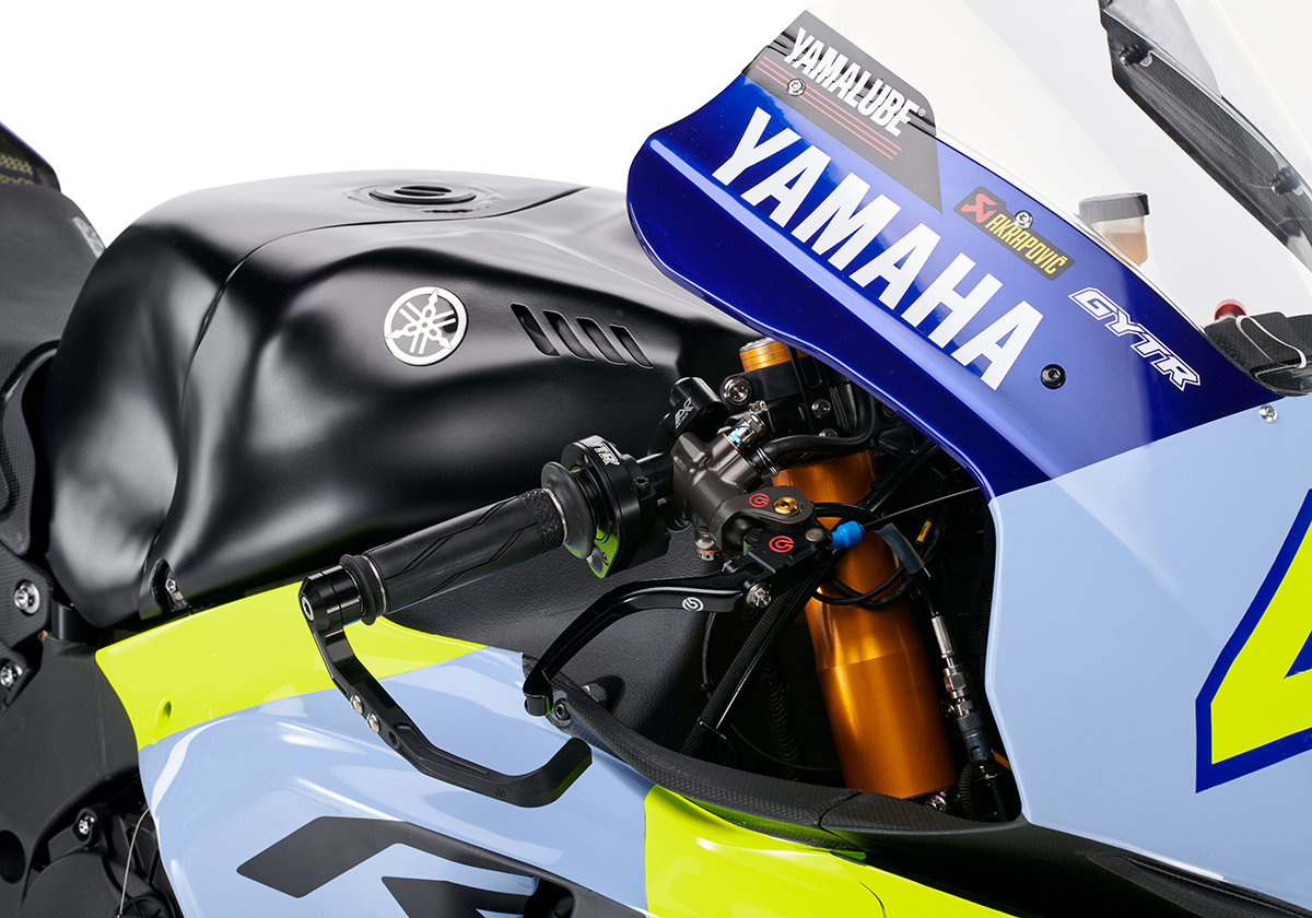 yamaha_vr46_r1_gytr_detalle_maneta_derecha