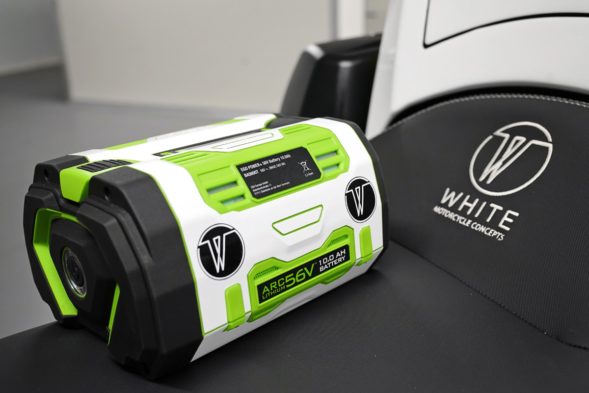 Las baterías del scooter con agujero tienen una capacidad de 672 Wh