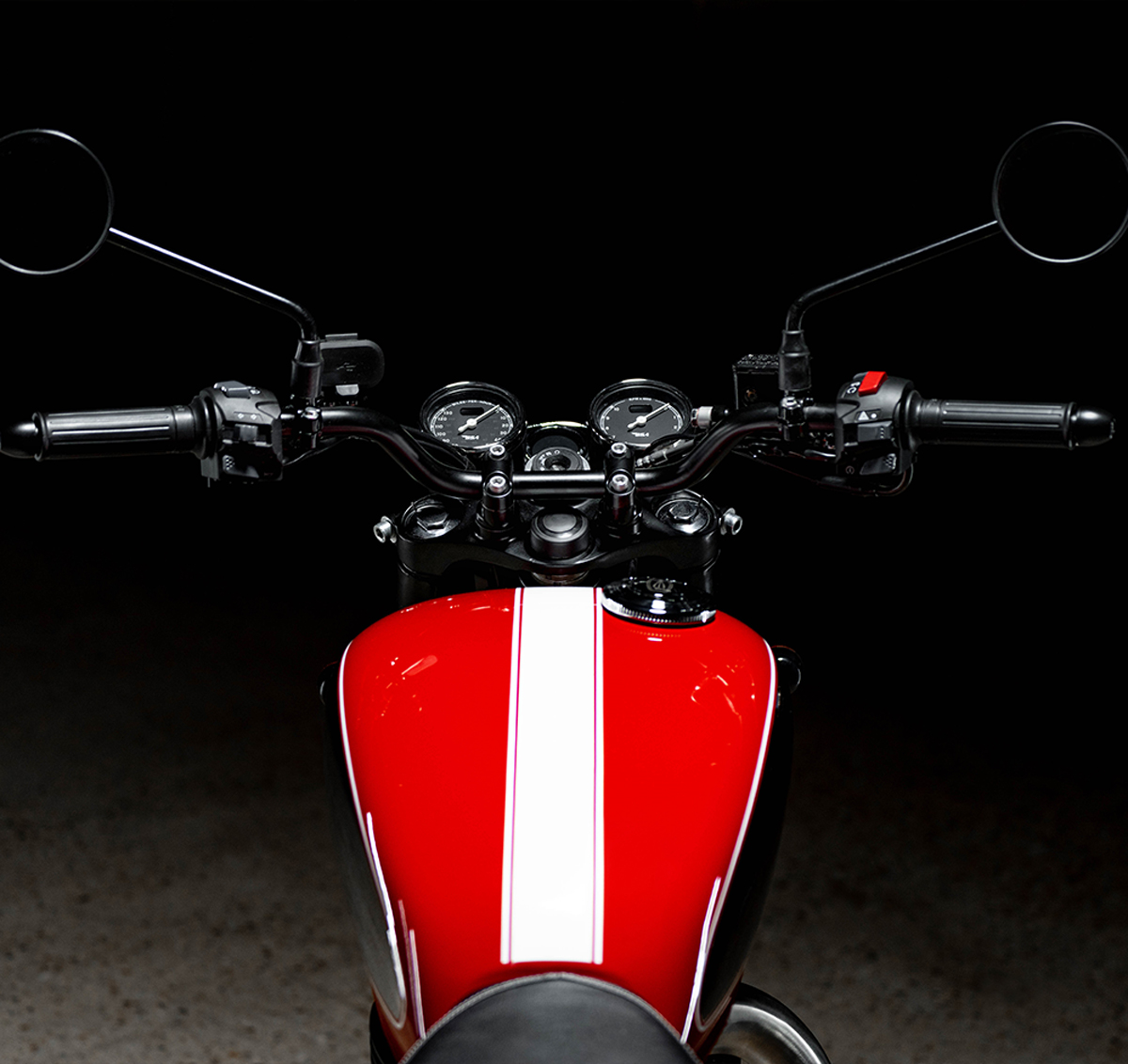 A los mandos de la nueva BSA Gold Star