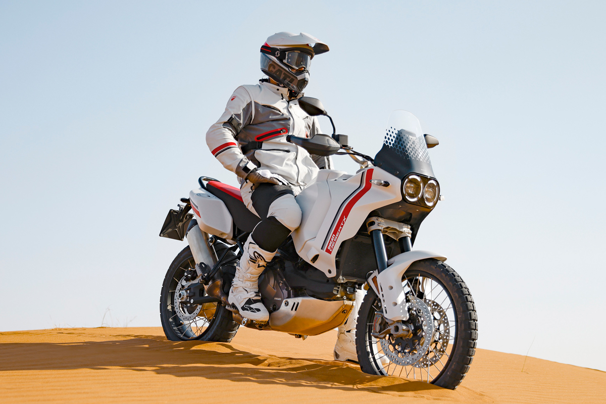 La Ducati DesertX vendrá en un único color: blanco con detalles en rojo, negro y gris