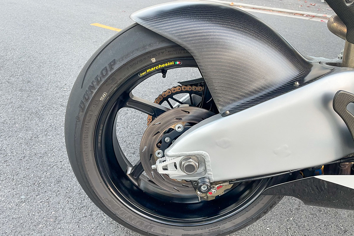 El poderoso basculante es una muestra del trabajo hecho por Ducati