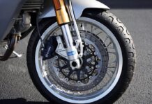Brembo y Öhlins están presentes en la moto