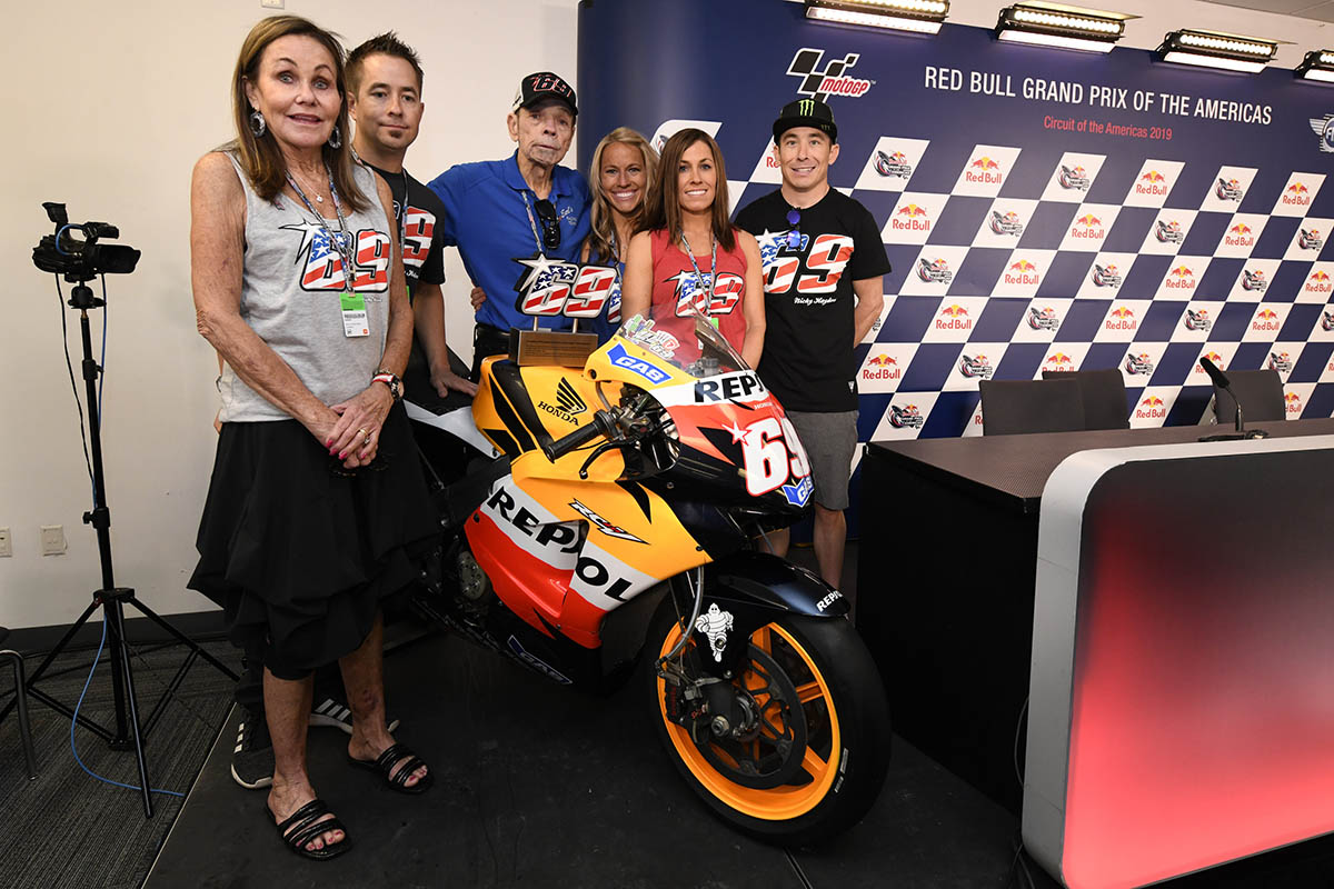 La familia Hayden el día que se retiró oficialmente el 69 de MotoGP