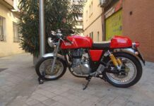 Moto con cadena antirrobo