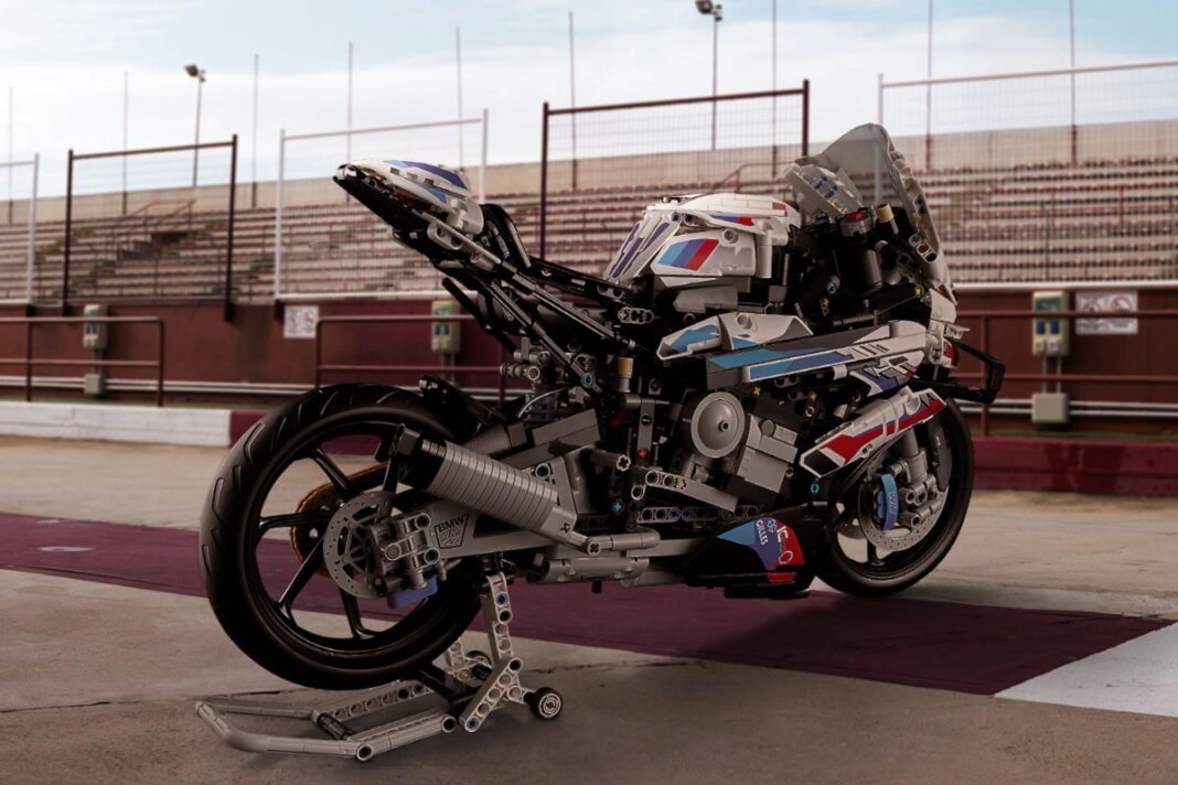 BMW Motorrad presenta la LEGO Technic BMW M 1000 RR.