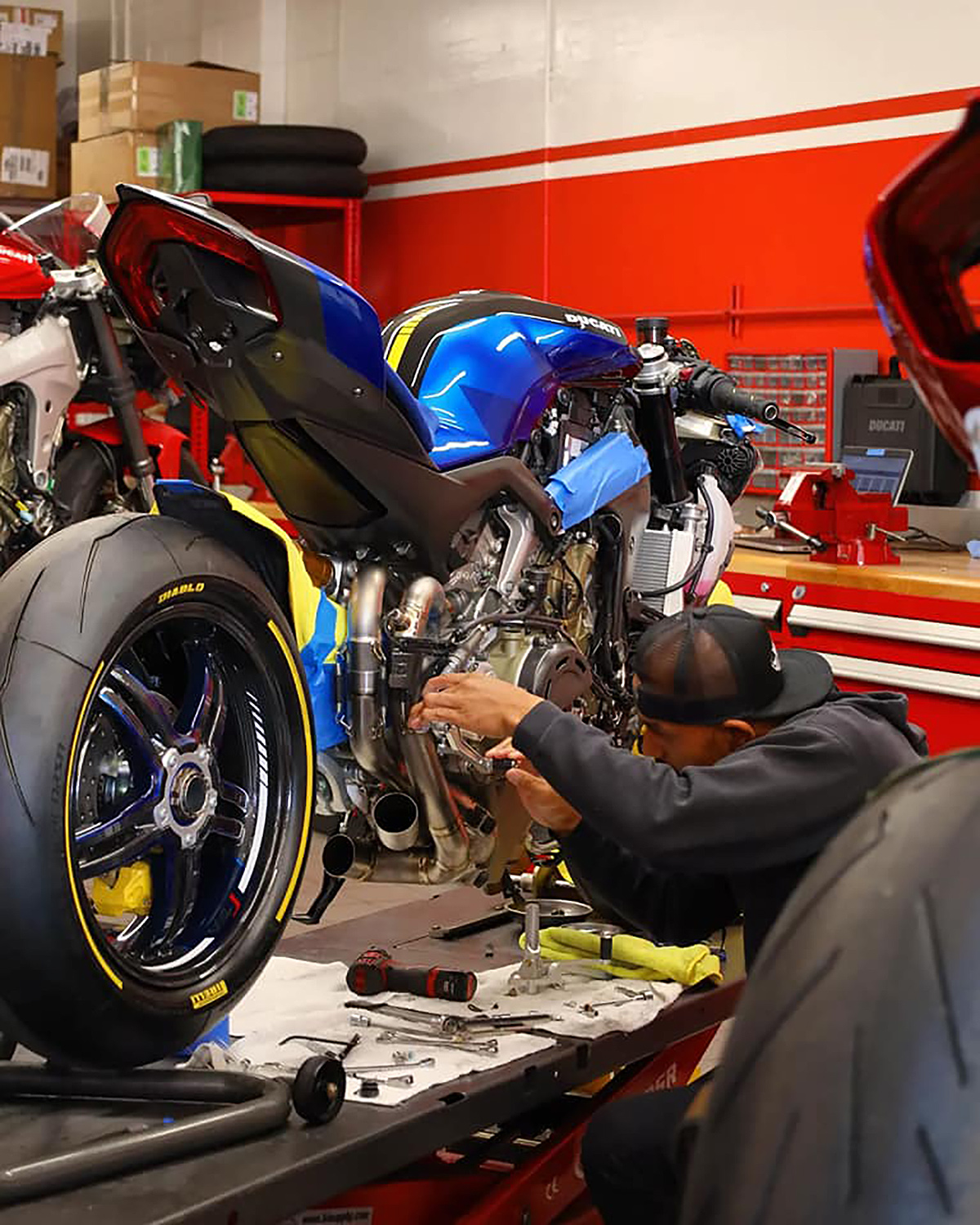 La Ducati Superleggera V4J, en pleno proceso de transformación
