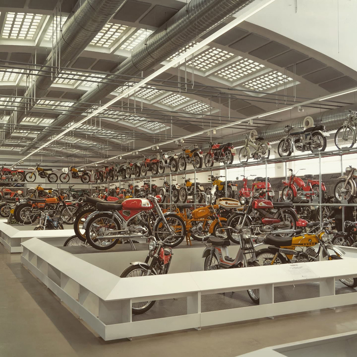 La exposición Motos Made in Spain tiene un suave aroma retro
