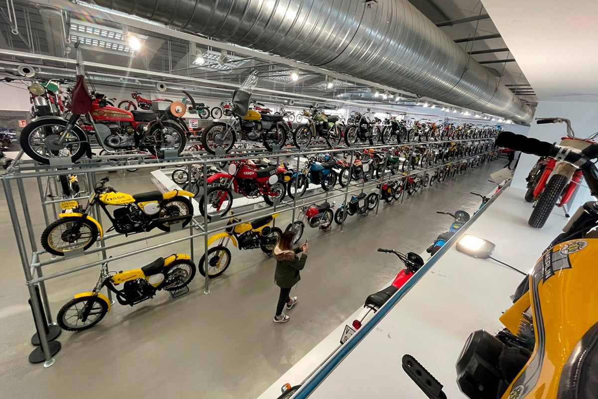 Visitando la exposición de motos españolas de Alcalá de Henares (Madrid)