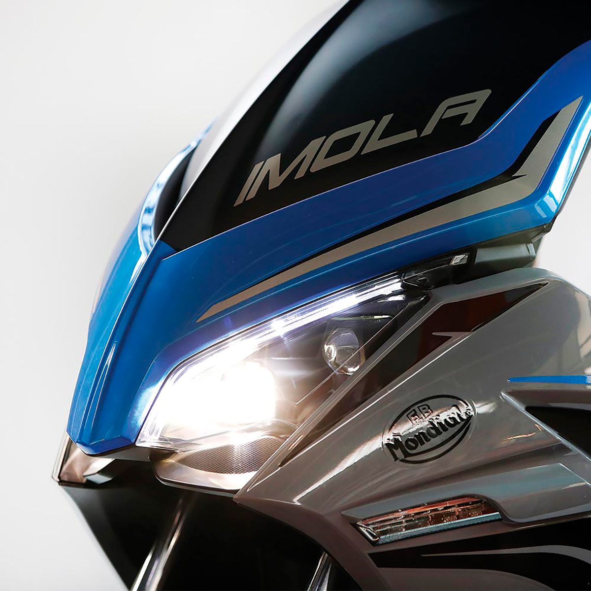 El nuevo scooter FB Mondial Imola tiene unas ópticas delanteras de lo más agresivas