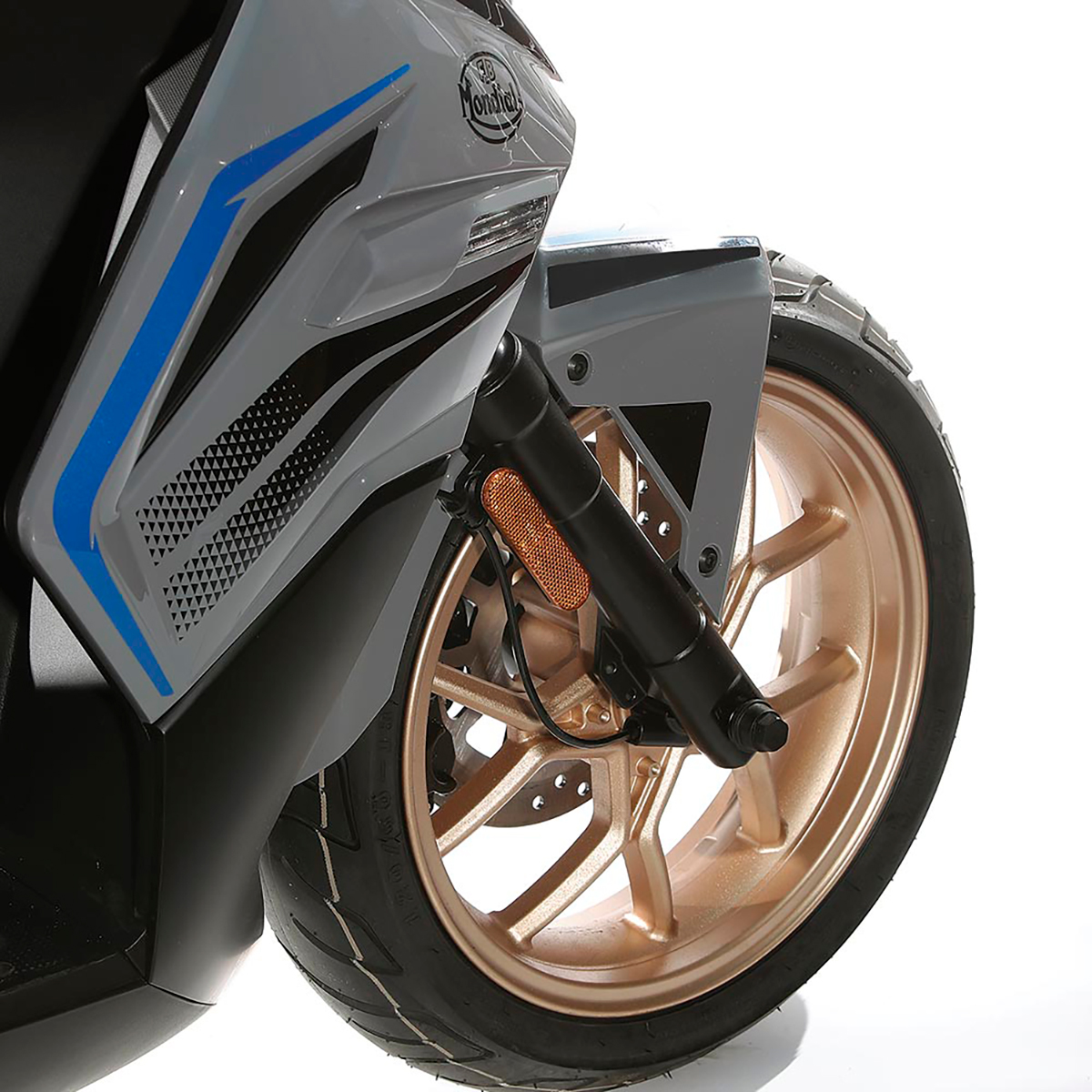 Detalle de la rueda delantera del nuevo scooter FB Mondial Imola