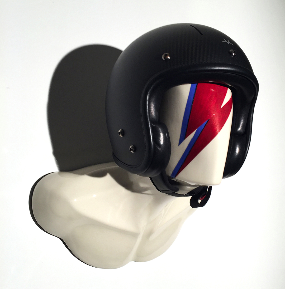 También hay portacasco de moto en versión Ziggy Stardust