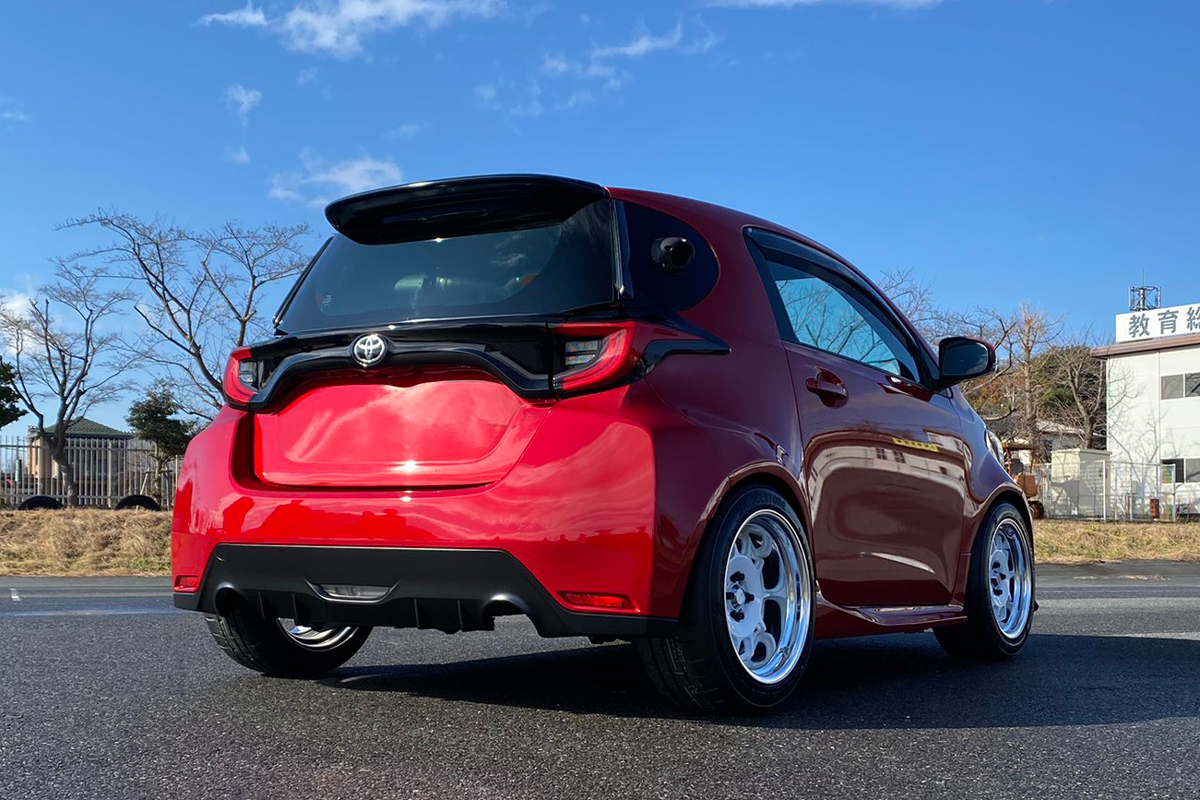 Así es el Toyota iQ con el motor de la Ninja ZX-14R por detrás