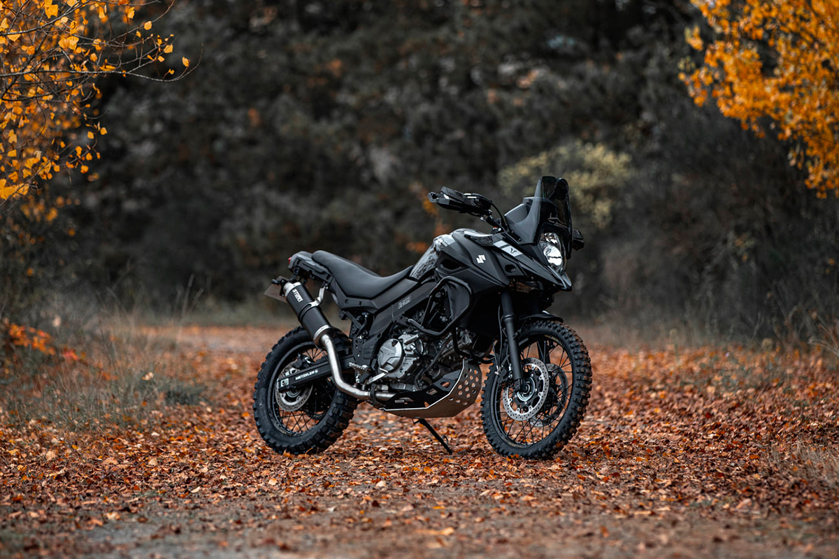 La Suzuki V-Strom 650 Dark Concept 2, lista para un paseíto por el campo