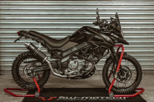 La Suzuki V-Strom 650 Dark Concept 2 vista desde la derecha